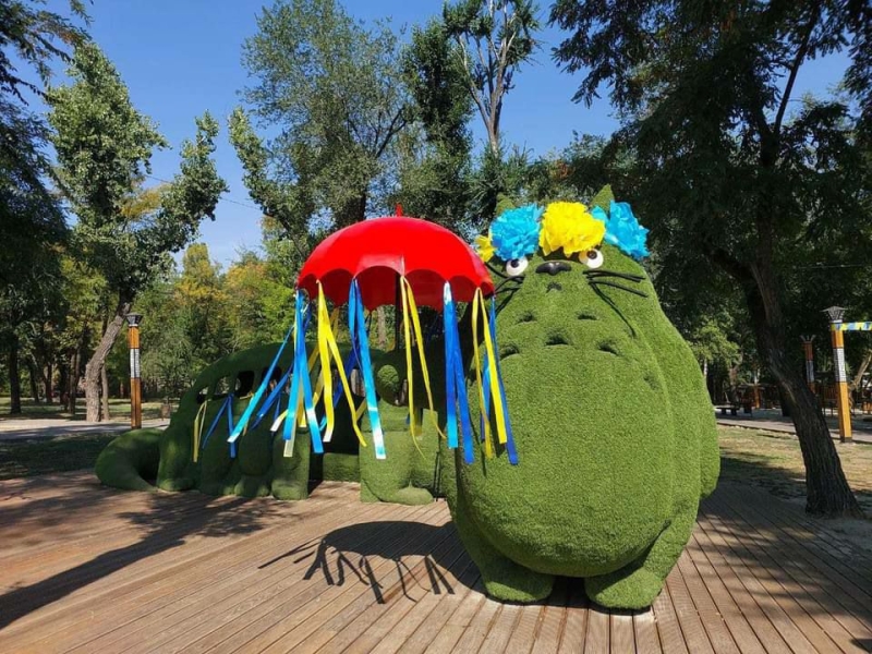 Парки Дніпра гарно прикрасили до Дня незалежності (ФОТО)