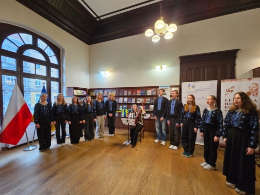 «Українська книжкова поличка» з’явилася в польському місті Легниця