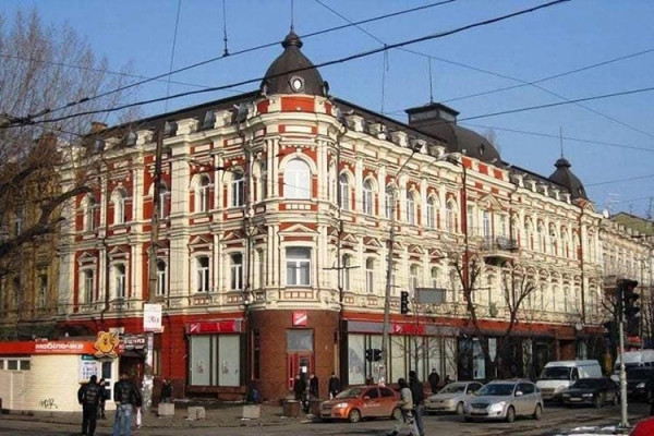 Башти на дахах: у соцмережі нагадали про незвичайні архітектурні цікавинки Дніпра