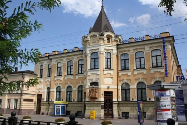 Башти на дахах: у соцмережі нагадали про незвичайні архітектурні цікавинки Дніпра