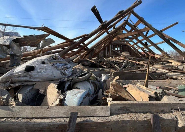 Через обстріли у Нікополі загинув чоловік, понівечено багато будинків