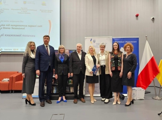 У Польщі відкрили нову «Українську книжкову поличку»