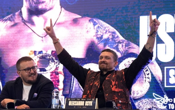 Усик анонсував початок підготовки до реваншу з Дюбуа