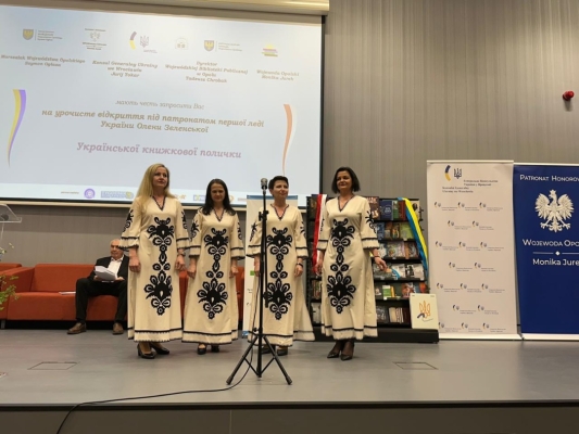 У Польщі відкрили нову «Українську книжкову поличку»