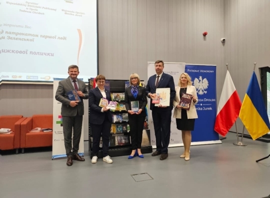 У Польщі відкрили нову «Українську книжкову поличку»