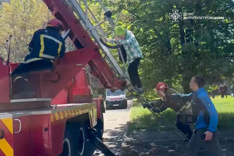 Двох дітей і жінку врятували на пожежі у Кривому Розі