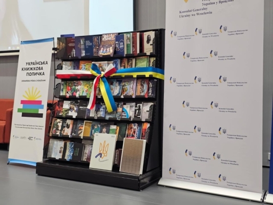 У Польщі відкрили нову «Українську книжкову поличку»