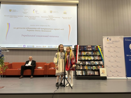 У Польщі відкрили нову «Українську книжкову поличку»