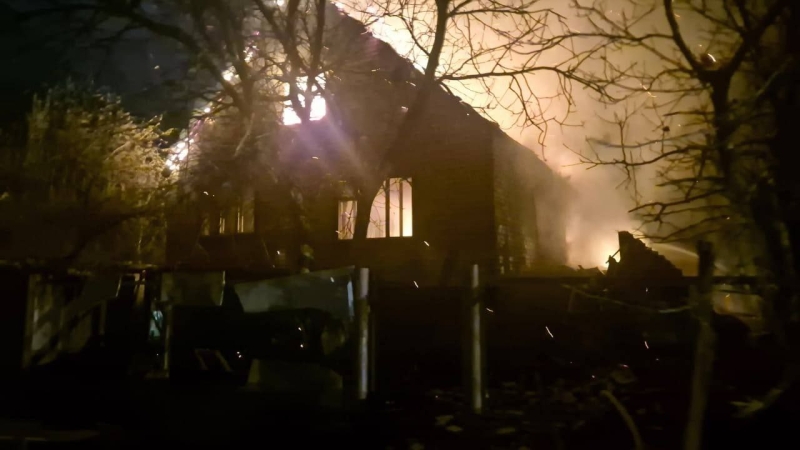 На Дніпропетровщині після ворожої атаки БпЛА виникли пожежі