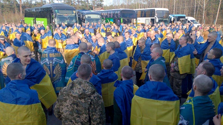 Напередодні Великодня з російського полону на Дніпропетровщину повернулися наші захисники
