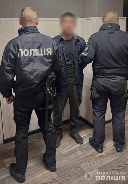 У Дніпрі зловмисник скоїв розбійний напад на військовослужбовця