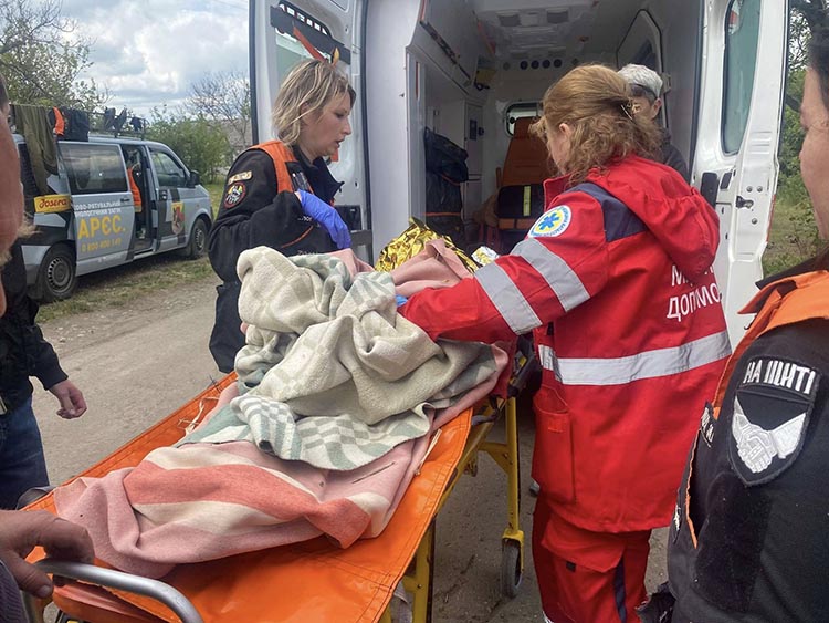 На Дніпропетровщині врятували 86-річну бабусю, яка пролежала у лісосмузі майже добу