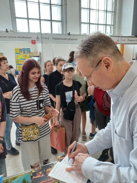 Найважливіше для нас завжди залишатися людьми, - Василь Стус