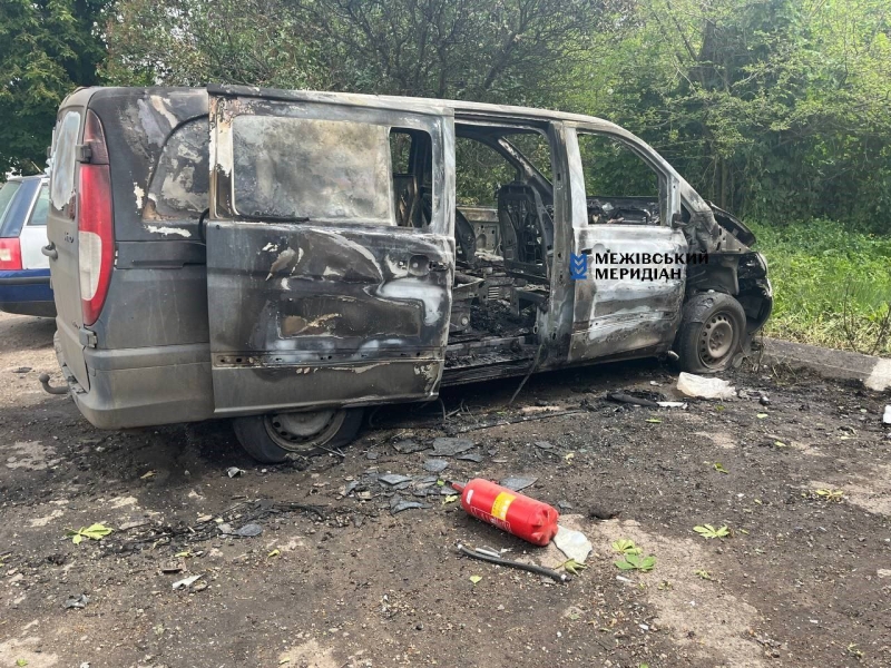 Окупанти атакували БпЛА евакуаційну автівку волонтерів у Межовій