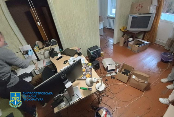 Троє мешканців Дніпра продавали неіснуючі товари через Інтернет