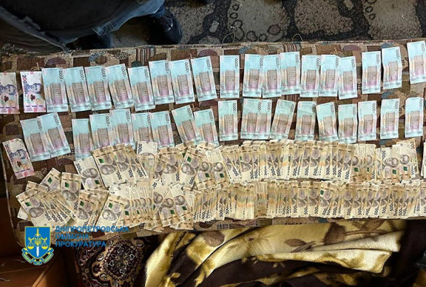 Троє мешканців Дніпра продавали неіснуючі товари через Інтернет