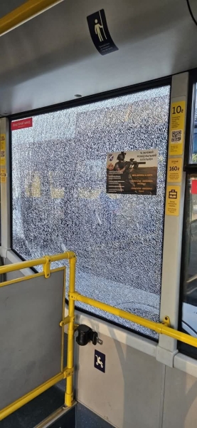 У Дніпрі розшукують вандалів, які розтрощили громадський транспорт