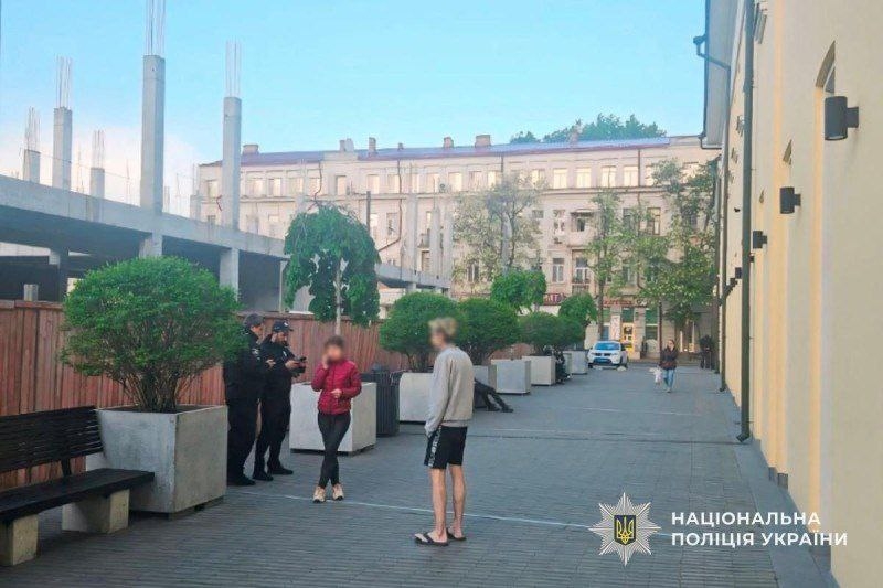 У Дніпрі затримали 15-річного хлопця, який вихопив телефон у перехожого