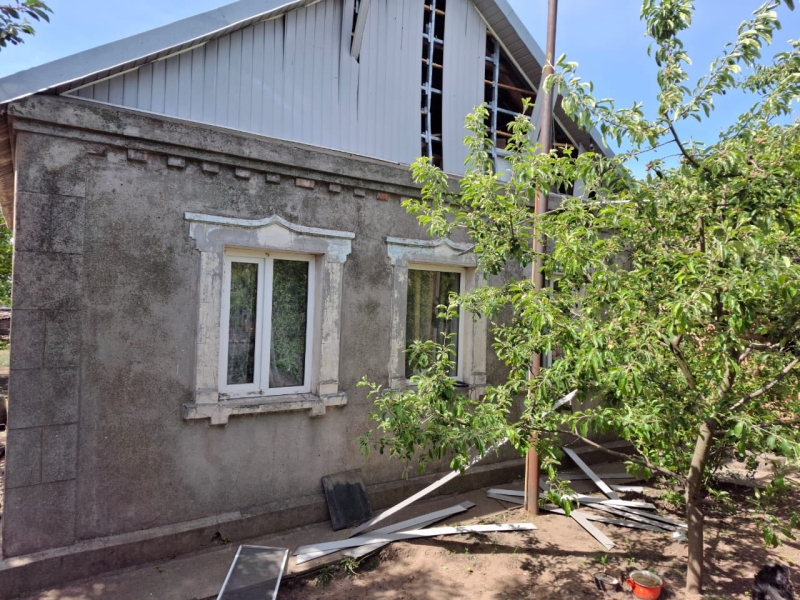 В Нікопольщині рашисти пошкодили лікарню, 6 приватних будинків і 10 автівок