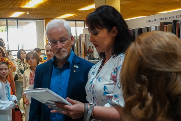 «Українську книжкову поличку» відкрили в португальському місті Коїмбра