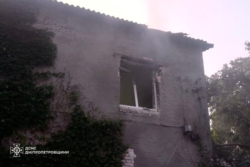 У Нікополі ворог двічі атакував підрозділ ДСНС