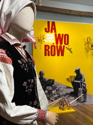 У Польщі проходить виставка «Яворів. Народні барви Розточчя»