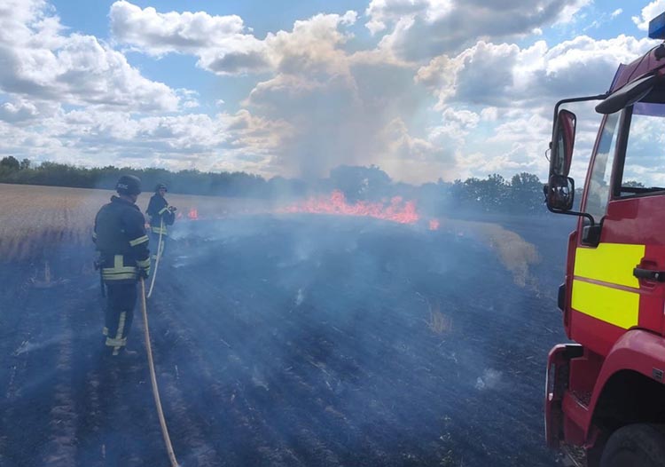 Через російські атаки на Дніпропетровщині постраждали люди, багато руйнувань