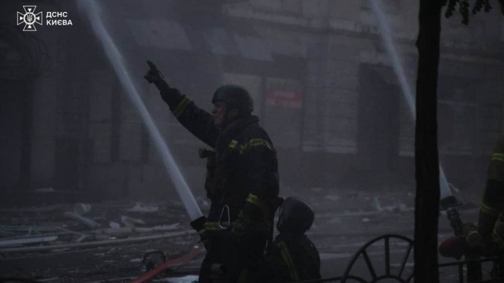 МВС: У Києві загинули 68-річна мешканка та 22-річна капрал поліції метрополітену 