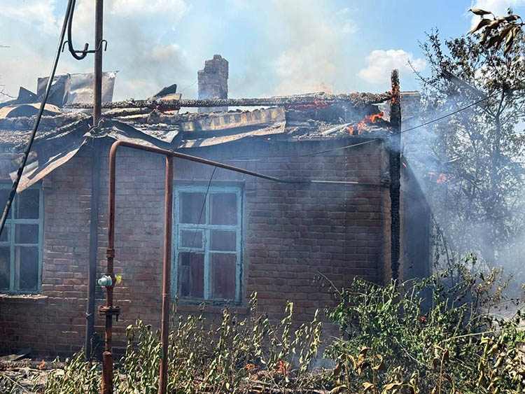 На Дніпропетровщині ворог пошкодив п’ятиповерхівки, приватні будинки, господарські споруди