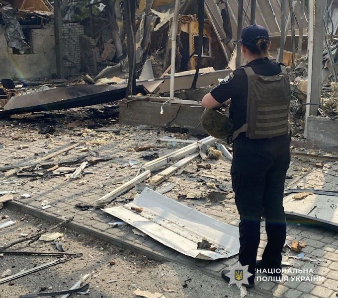 Поліція показала наслідки атаки дронів на Дніпро