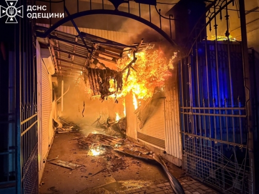 Росіяни масовано атакували Одесу: горів Привоз та житлові будинки, постраждали чотири людини 