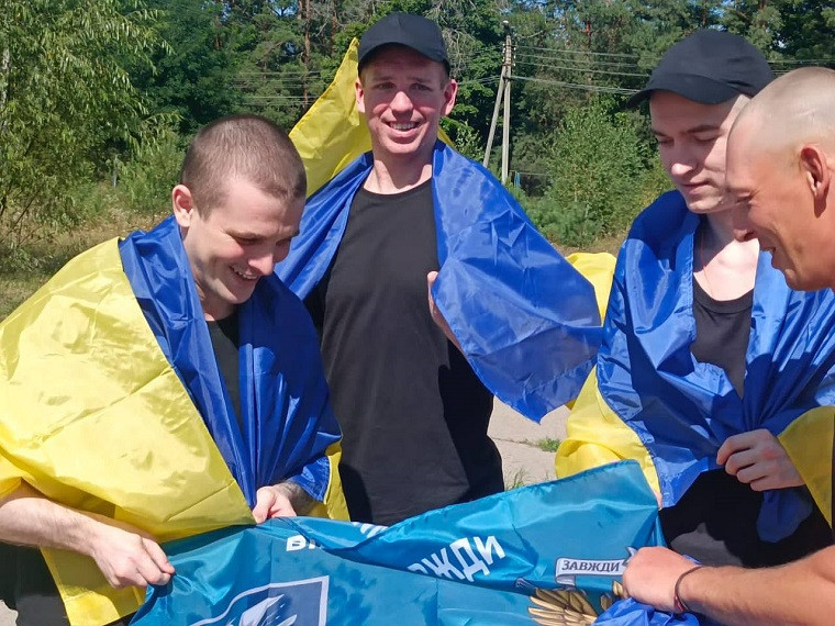 ФОТО. «Герой вдома». Волейболіст Микита Каліберда повернувся з полону