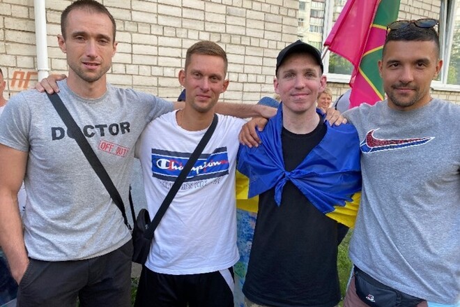 ФОТО. «Герой вдома». Волейболіст Микита Каліберда повернувся з полону