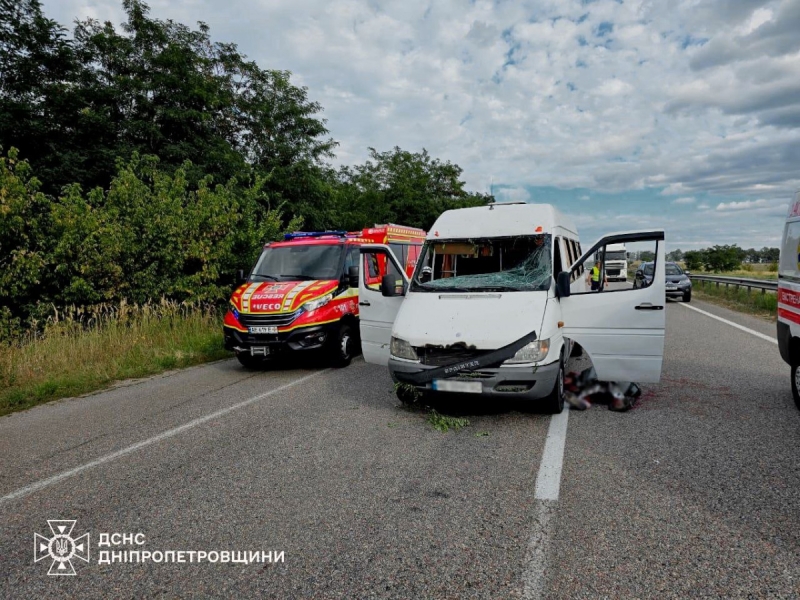 Наслідок ракетного удару по околиці Дніпра - один загиблий і один тяжко постраждалий
