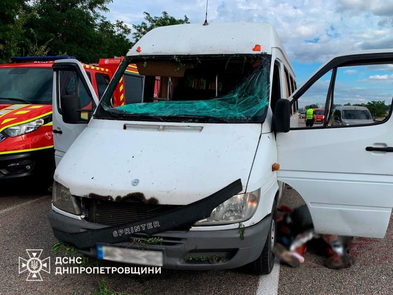 Наслідок ракетного удару по околиці Дніпра - один загиблий і один тяжко постраждалий