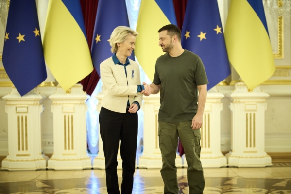 Президентка Єврокомісії поговорила з Зеленським про мирну угоду з РФ 