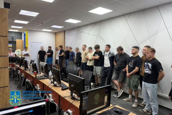 У 5 містах Дніпропетровської області діяв 31 шахрайський call-центр
