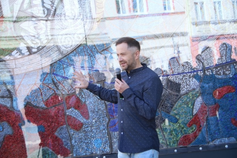 У центрі Львова презентували відтворену мозаїку «Боривітер» Алли Горської
