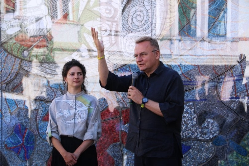 У центрі Львова презентували відтворену мозаїку «Боривітер» Алли Горської