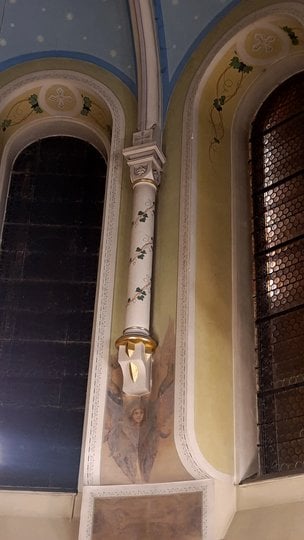 У львівській церкві Івана Золотоустого реставрують сецесійні розписи ангелів