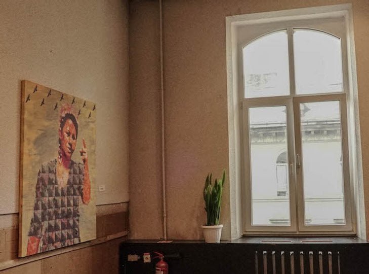 У приміщенні колишнього львівського готелю триває виставка Олега Тістола