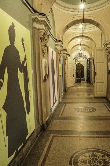 У приміщенні колишнього львівського готелю триває виставка Олега Тістола