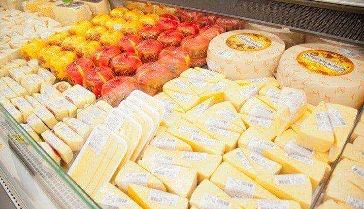 З прилавків українських продовольчих магазинів зникає твердий сир вітчизняного виробництва